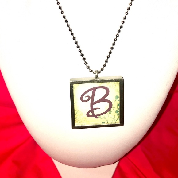 ✨Vintage✨ Double Sided “B” Necklace - Picture 2 of 6